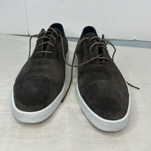 Johnston & Murphy Collection  in Grey 
Bolivar Cap Toe